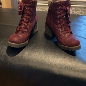 RUGGED MEETS STYLISH COMBAT BOOTS . NEW WITH TAG. SIZE 6.5. Wine color
